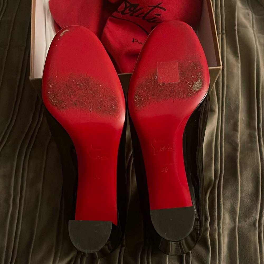 I am selling “Christian Louboutin Lady Gena” 85 Patent Black Size 38